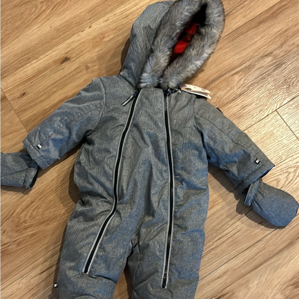 NWT Infant Snowsuit 3-6m
